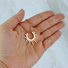 Load image into Gallery viewer, Sunburst Necklace