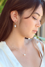 Load image into Gallery viewer, Classic Pearl Necklace