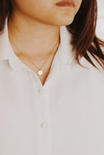 Load image into Gallery viewer, Minima Disc Necklace