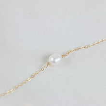 Load image into Gallery viewer, Classic Pearl Necklace