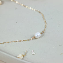 Load image into Gallery viewer, Classic Pearl Necklace