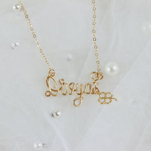 Load image into Gallery viewer, Personalized Name Necklace with Clover charm

